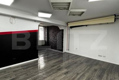Apartament cu 4 camere decomandat, mobilat în Central
