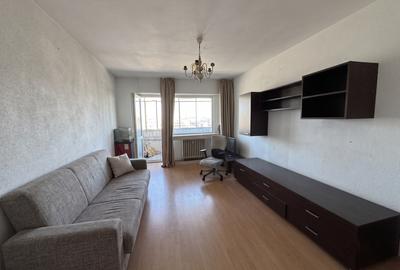 Apartament cu 3 camere semidecomandat în Militari