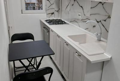 Apartament cu 2 camere decomandat, mobilat în Tei