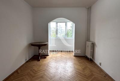 Apartament cu 3 camere decomandat în Lotus