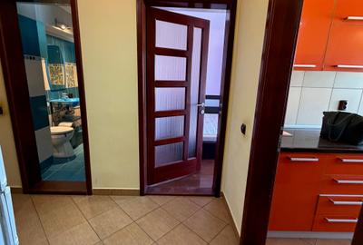 Apartament 2 camere,str.Mircea Voda,etaj 2 - 3