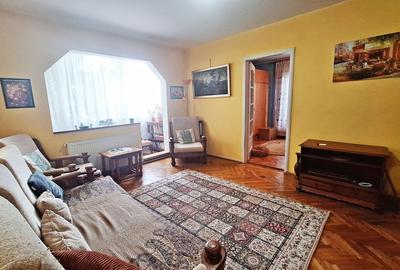 Piata Astra, apartament 2 camere la etajul 1, liber, 93000 euro neg - 2