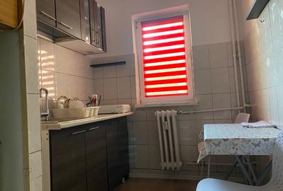Apartament cu 2 camere nedecomandat, mobilat în Tomis Nord