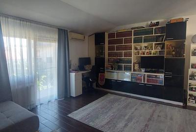 Apartament cu 3 camere decomandat în Sud