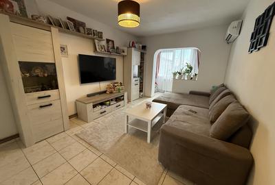 Apartament cu 3 camere decomandat, mobilat în Lipovei