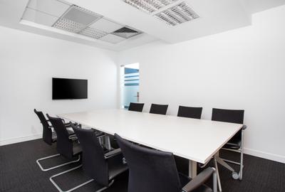Acces la un spațiu de birou profesional pentru 10 persoane în Regus Charles de - 6