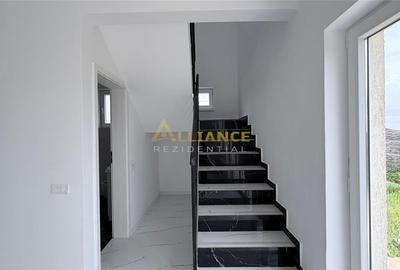 Casa individuala - 4 camere - 2 bai - 560mp teren - 9