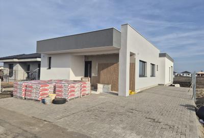 Vila moderna parter. 4 camere, eficienta energetic Via Carmina Arad, comision 0 - 1