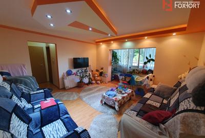 Apartament cu 3 camere semidecomandat în Kiriac