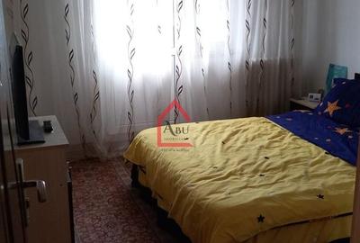 Apartament cu 3 camere, Decomandat, Zona Pacurari - 1
