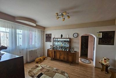Apartament 2 camere - Dacia/Tomis III - 85.000 euro (Cod E11+E12) - 1