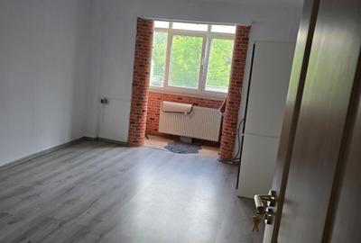 Apartament cu 2 camere decomandat, mobilat în Dristor