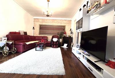Apartament cu 3 camere semidecomandat, mobilat în Central