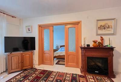 Apartament cu 3 camere semidecomandat în Calea Moroieni