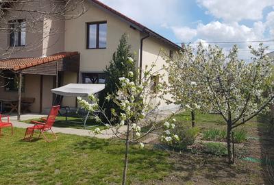 Casă individuală cu 5 camere în Dumbrăvița