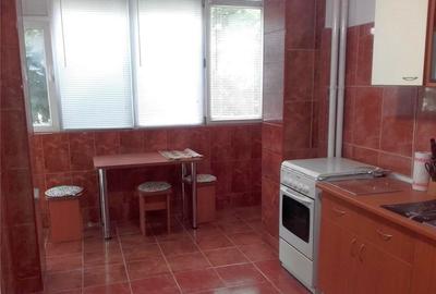 Apartament cu 3 camere semidecomandat, mobilat în Ferdinand