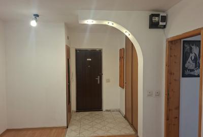 Apartament cu 2 camere decomandat în Moșilor