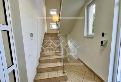 Spatiu birouri de inchiriat - 9 camere - teren 470 mp - 20