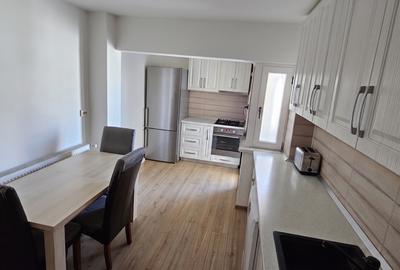 Apartament cu 4 camere decomandat în Calea Dumbrăvii
