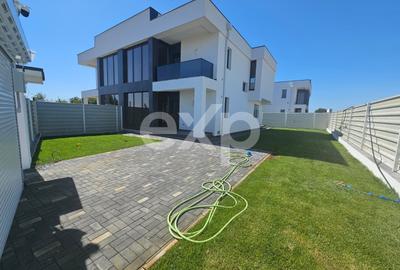 Duplex cu 4 camere în 1 Decembrie