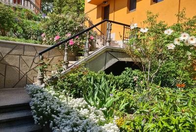 Apartament  3 camere, in vila, Centru, mobilat, finisaje moderne - 1