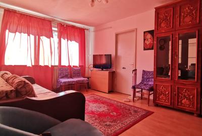 Apartament cu 3 camere semidecomandat în Tomis Nord