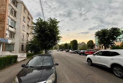 Închiriez spațiu pt. clinici, cabinete și birouri - ap. 4 cam,parter,Bd. Eroilor - 1