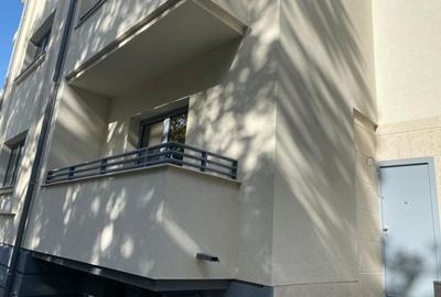 Apartament cu 3 camere semidecomandat în Cotroceni
