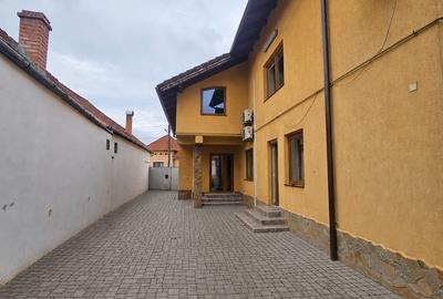 Casă individuală cu 7 camere în Central