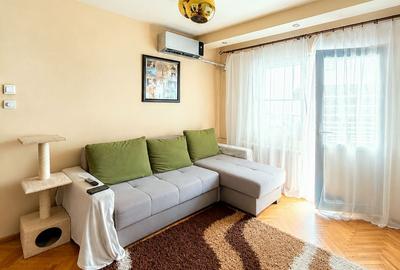Apartament cu 3 camere semidecomandat în Lipovei