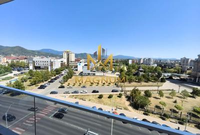 Apartament cu 3 camere decomandat, mobilat în Central