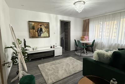 Apartament cu 2 camere semidecomandat, mobilat în Micro 5