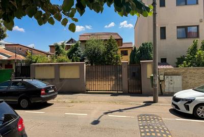 Casă individuală cu 7 camere în Domenii
