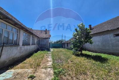Casă / Vilă cu 3 camere de vânzare în zona Central - 3