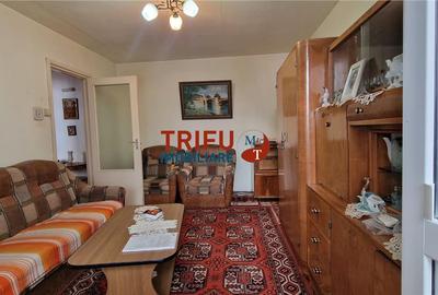 Apartament cu 3 camere semidecomandat, mobilat în Cetate