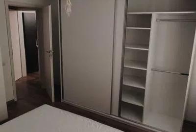 Apartament cu 2 camere semidecomandat, mobilat în Apărătorii Patriei
