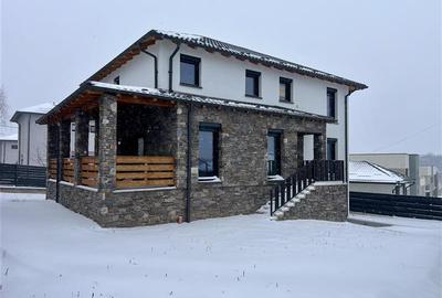 Casă individuală cu 6 camere în Valea Adâncă