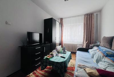 Apartament cu 2 camere semidecomandat, mobilat în Lipovei