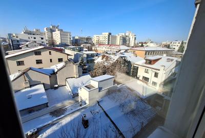 Apartament cu 3 camere decomandat în Dorobanți