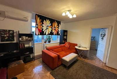 Apartament cu 2 camere semidecomandat, mobilat în P-ța Romană