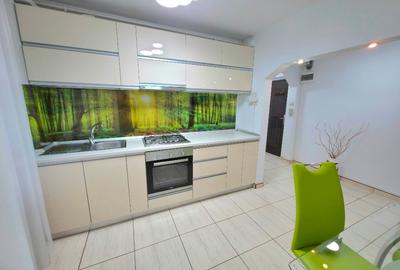 Apartament cu 3 camere semidecomandat, mobilat în Gorjului