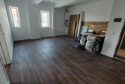 Apartament cu 2 camere semidecomandat în Florești