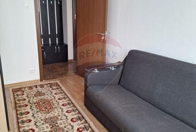 Apartament cu 3 camere, mobilat în Periferie