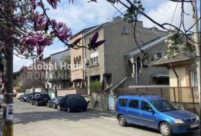 Apartament cu 3 camere semidecomandat în P-ța Alba Iulia