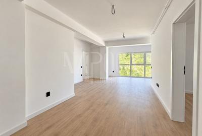 Apartament cu 3 camere semidecomandat în Florești