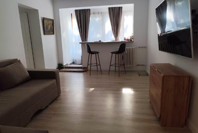 Apartament cu 3 camere semidecomandat în Drumul Taberei