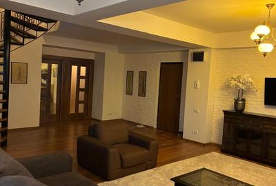Apartament cu 3 camere decomandat, mobilat în Mamaia