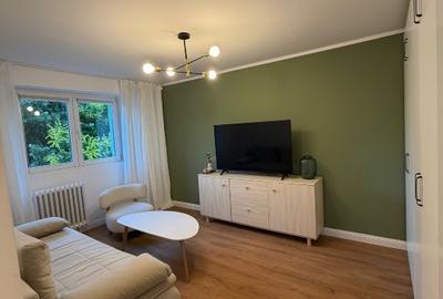 Apartament cu 2 camere decomandat, mobilat în P-ța Victoriei