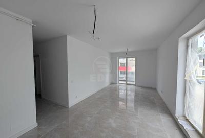 Apartament cu 3 camere semidecomandat în Florești