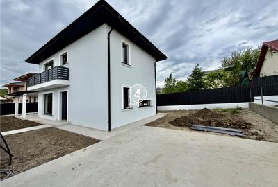 Casă cu 4 camere decomandat în Miroslava